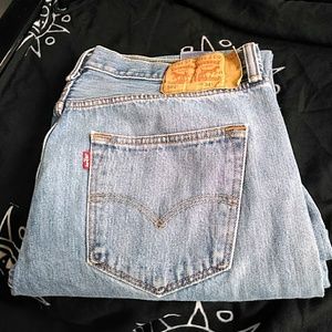 LEVIS 501 JEANS SIZE 34 X 34  BUTTON FLY...